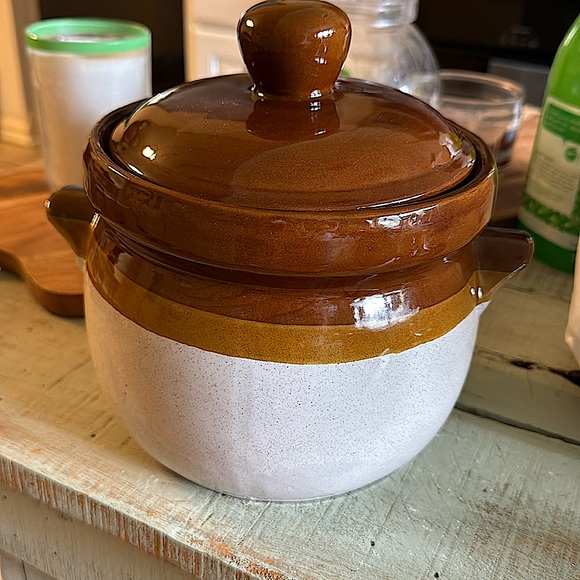 Other - 1970’s vintage pot with top looks like a honey pot
